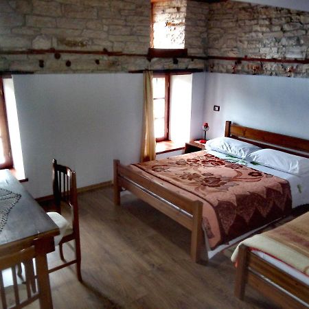 Ruols Guesthouse Gjirokastër Eksteriør bilde