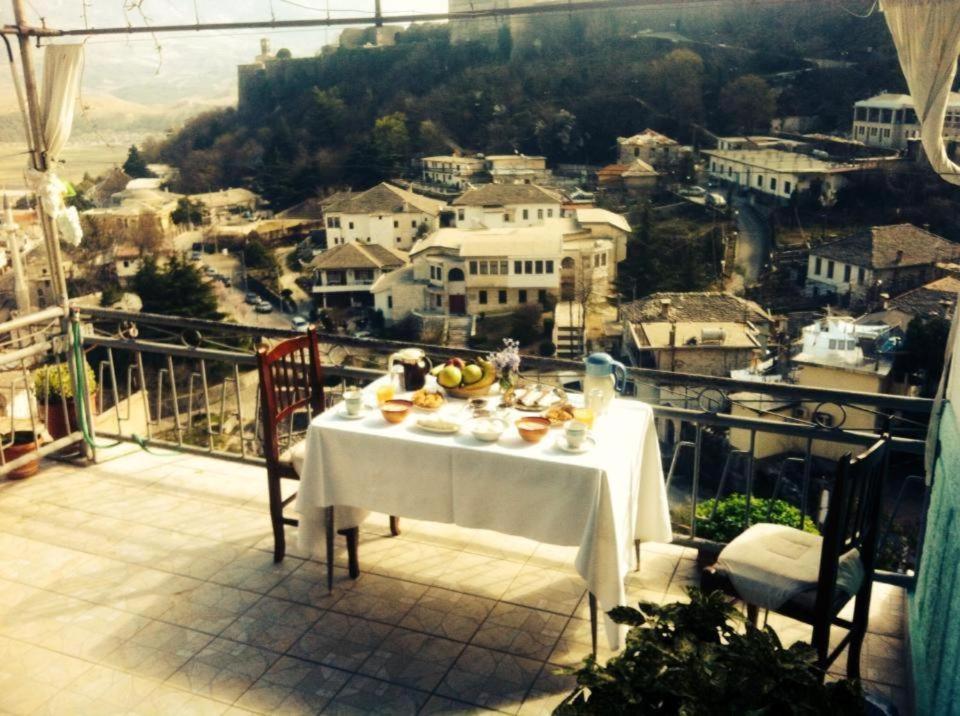 Ruols Guesthouse Gjirokastër Eksteriør bilde