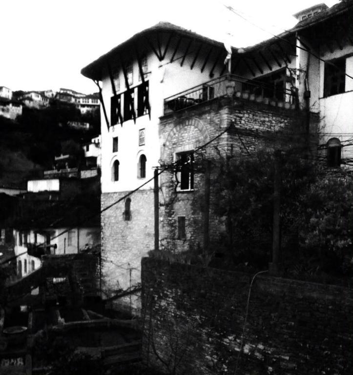 Ruols Guesthouse Gjirokastër Eksteriør bilde