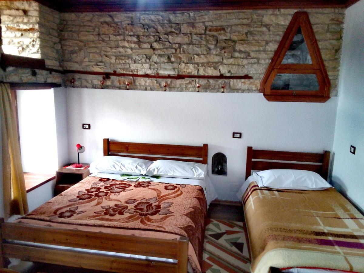 Ruols Guesthouse Gjirokastër Eksteriør bilde