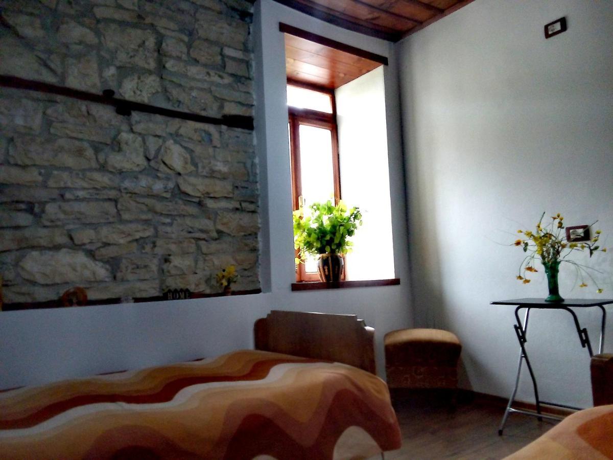 Ruols Guesthouse Gjirokastër Eksteriør bilde