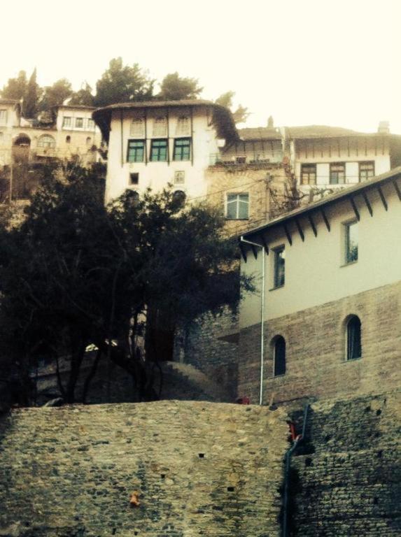 Ruols Guesthouse Gjirokastër Eksteriør bilde