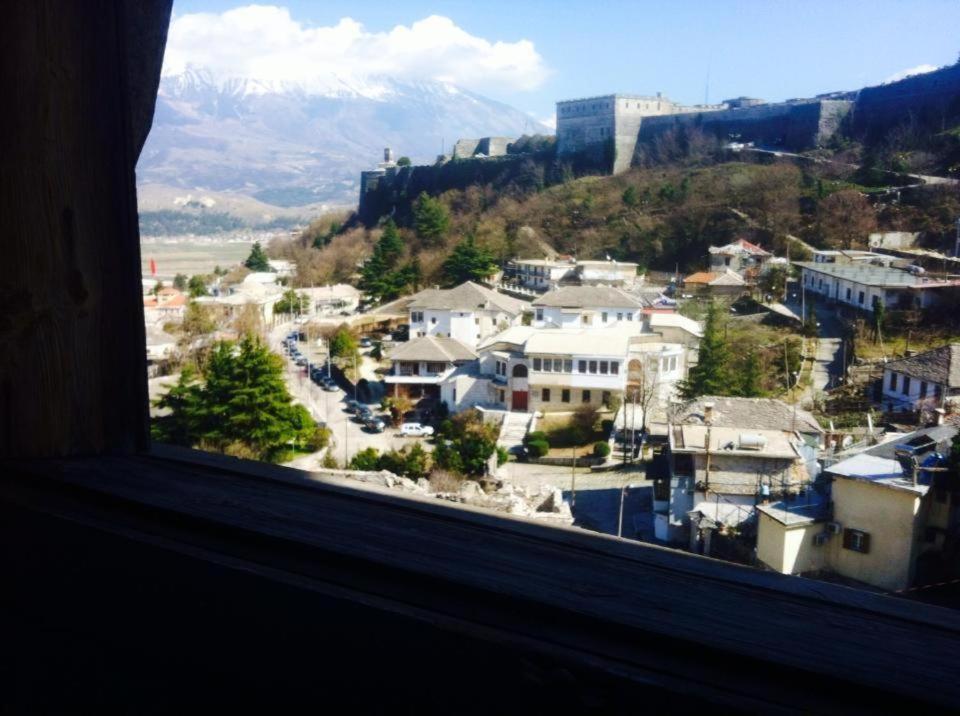 Ruols Guesthouse Gjirokastër Eksteriør bilde