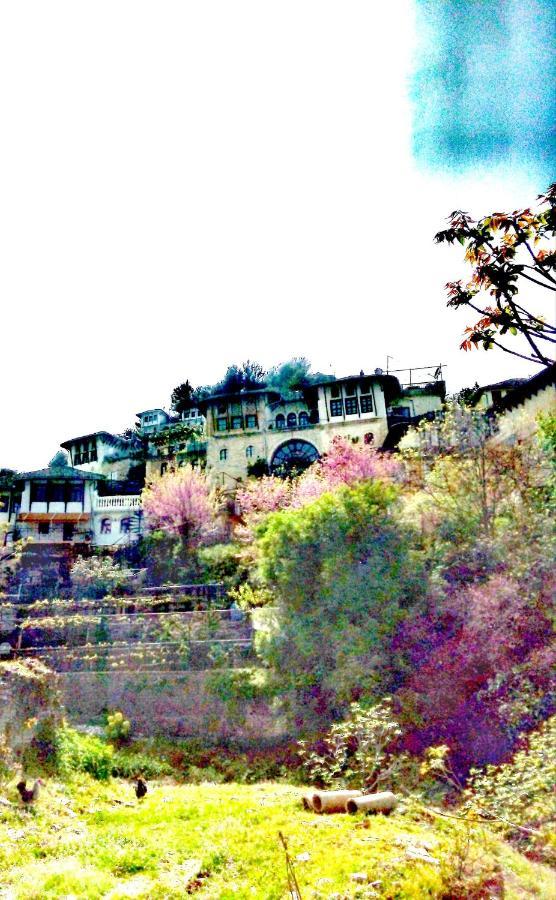 Ruols Guesthouse Gjirokastër Eksteriør bilde