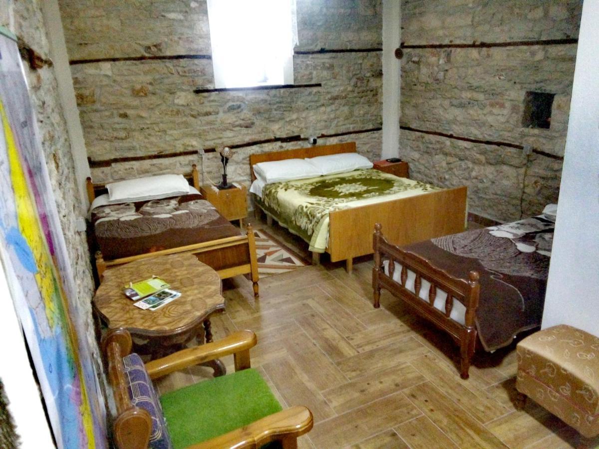 Ruols Guesthouse Gjirokastër Eksteriør bilde