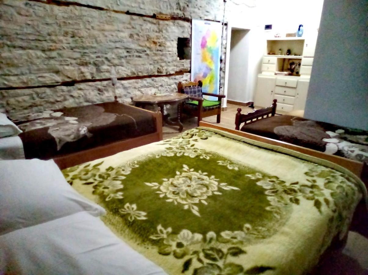 Ruols Guesthouse Gjirokastër Eksteriør bilde