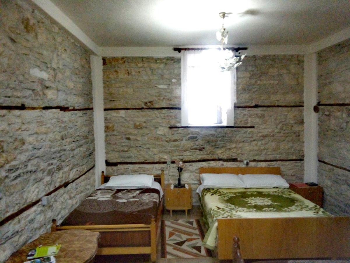 Ruols Guesthouse Gjirokastër Eksteriør bilde