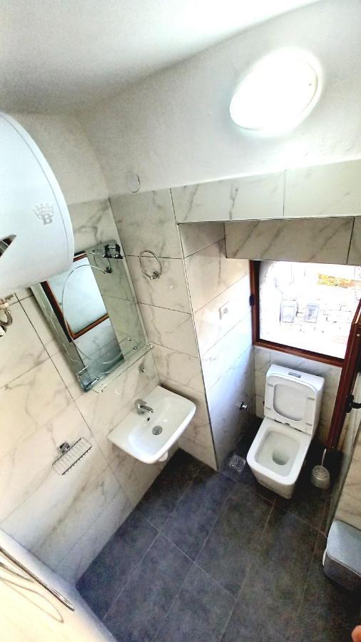 Ruols Guesthouse Gjirokastër Eksteriør bilde